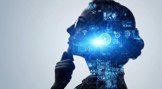 Mujer pensativa con símbolos holográficos en la cabeza