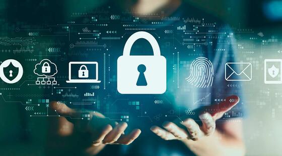 Sucesión de iconos sobreimpresos enfrente de una persona con las manos extendidas.